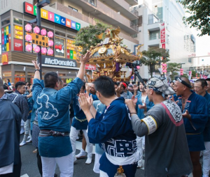 明日は三鷹のお祭り、八幡大神社 例大祭 ！
