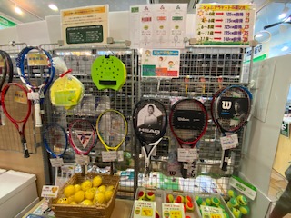 子供用テニス用品揃ってます！！