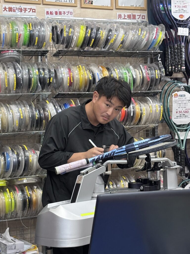 雨…☔即張りのチャンス！！#テニスショップ #三鷹